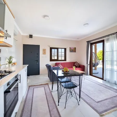 Cragos With Swimming Pool Villa