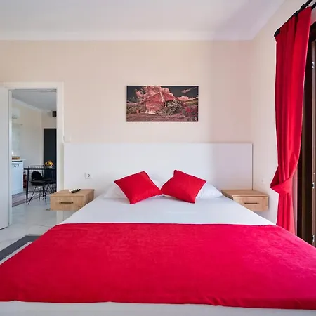 Cragos With Swimming Pool Villa