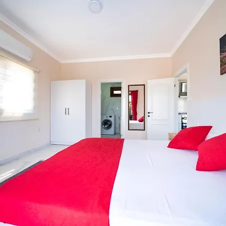 Cragos With Swimming Pool Villa